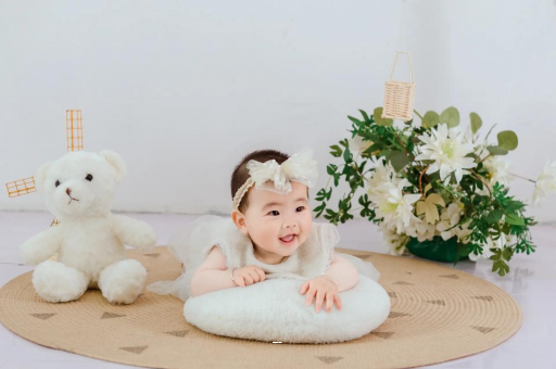 郓城四个月宝宝揉眼睛